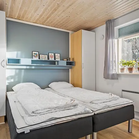 Large, Well-maintained Near Sondervig, With Activity Room, 6-person Outdoor Hot Tub And Sauna, Дом отдыха *