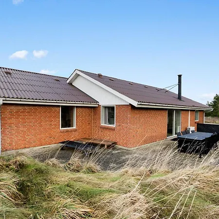 Large, Well-maintained Near Sondervig, With Activity Room, 6-person Outdoor Hot Tub And Sauna, * Ринкёбинг