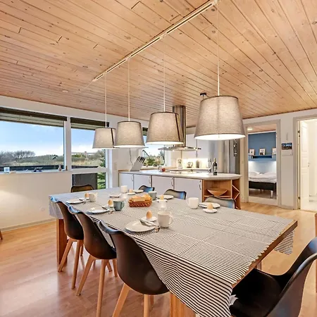 Сasa de vacaciones Large, Well-maintained Near Sondervig, With Activity Room, 6-person Outdoor Hot Tub And Sauna *