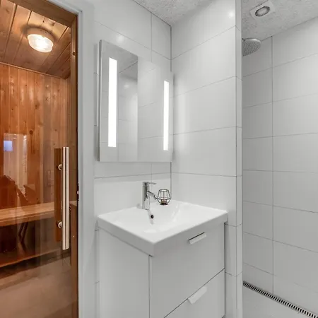 Сasa de vacaciones Large, Well-maintained Near Sondervig, With Activity Room, 6-person Outdoor Hot Tub And Sauna *