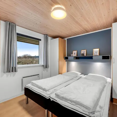 Large, Well-maintained Near Sondervig, With Activity Room, 6-person Outdoor Hot Tub And Sauna * Ringkøbing