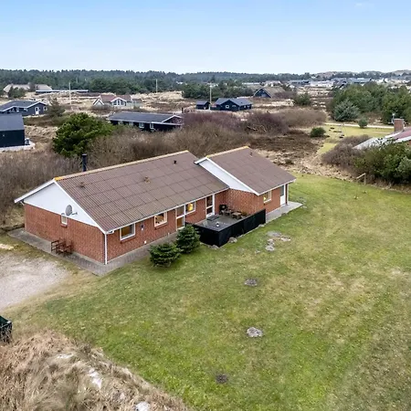 Semesterbostad Large, Well-maintained Near Sondervig, With Activity Room, 6-person Outdoor Hot Tub And Sauna