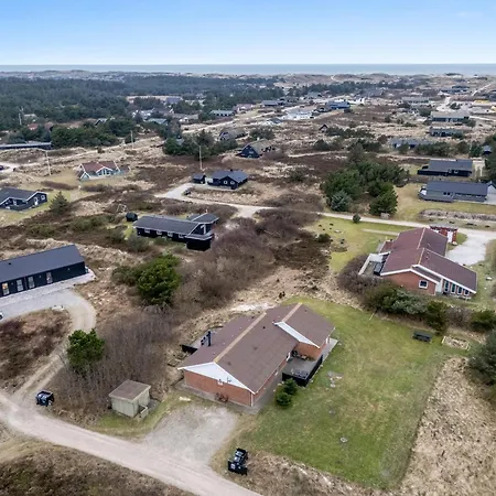 Semesterbostad Large, Well-maintained Near Sondervig, With Activity Room, 6-person Outdoor Hot Tub And Sauna