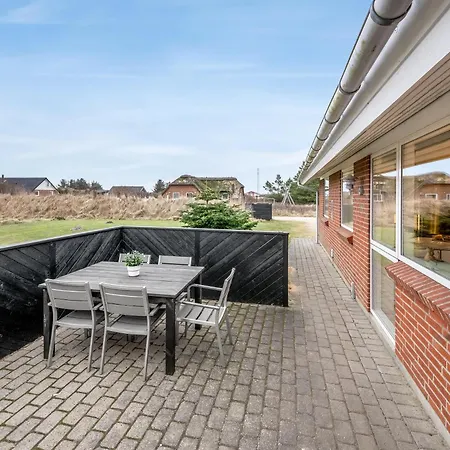 Large, Well-maintained Near Sondervig, With Activity Room, 6-person Outdoor Hot Tub And Sauna * Ringkøbing