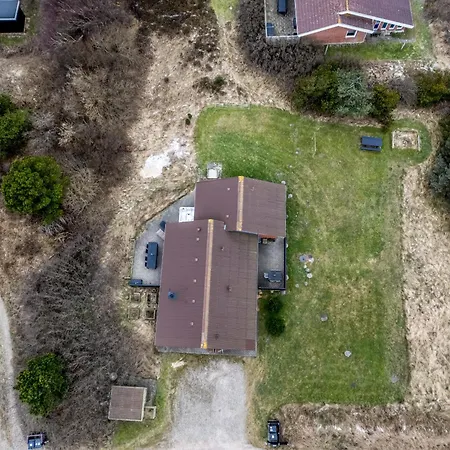 Large, Well-maintained Near Sondervig, With Activity Room, 6-person Outdoor Hot Tub And Sauna 링쾨빙