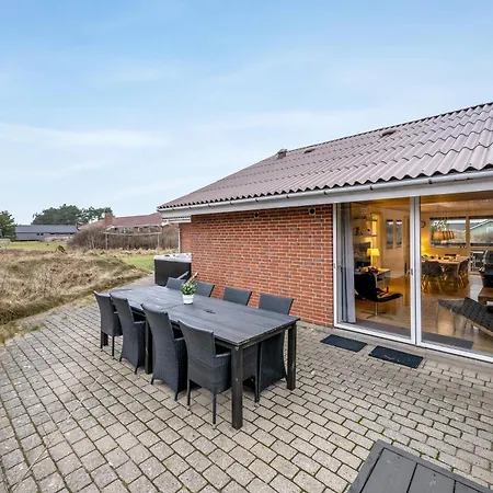 Сasa de vacaciones Large, Well-maintained Near Sondervig, With Activity Room, 6-person Outdoor Hot Tub And Sauna Ringkøbing