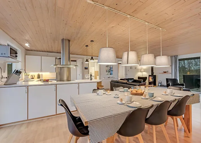 Large, Well-maintained Near Sondervig, With Activity Room, 6-person Outdoor Hot Tub And Sauna * Ringkøbing