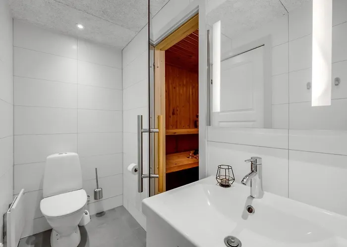 Semesterbostad Large, Well-maintained Near Sondervig, With Activity Room, 6-person Outdoor Hot Tub And Sauna