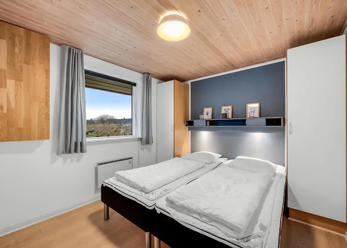 Large, Well-maintained Near Sondervig, With Activity Room, 6-person Outdoor Hot Tub And Sauna * Ringkøbing