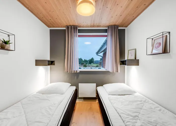 Large, Well-maintained Near Sondervig, With Activity Room, 6-person Outdoor Hot Tub And Sauna Semesterbostad Ringkøbing