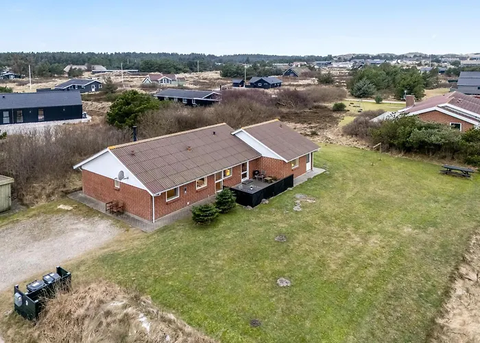 Semesterbostad Large, Well-maintained Near Sondervig, With Activity Room, 6-person Outdoor Hot Tub And Sauna