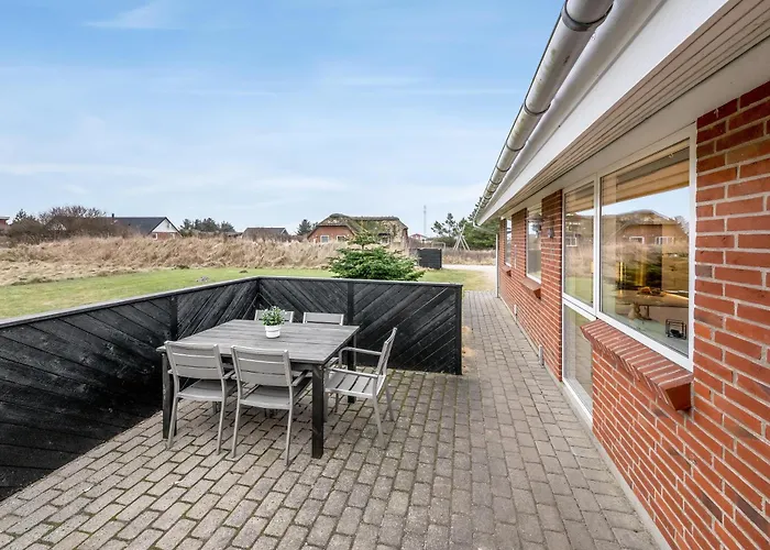 Large, Well-maintained Near Sondervig, With Activity Room, 6-person Outdoor Hot Tub And Sauna * Ringkøbing
