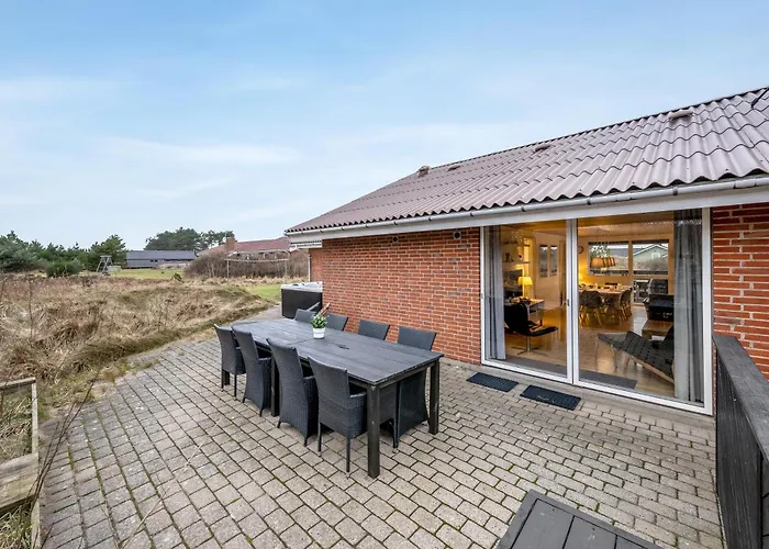Semesterbostad Large, Well-maintained Near Sondervig, With Activity Room, 6-person Outdoor Hot Tub And Sauna Ringkøbing